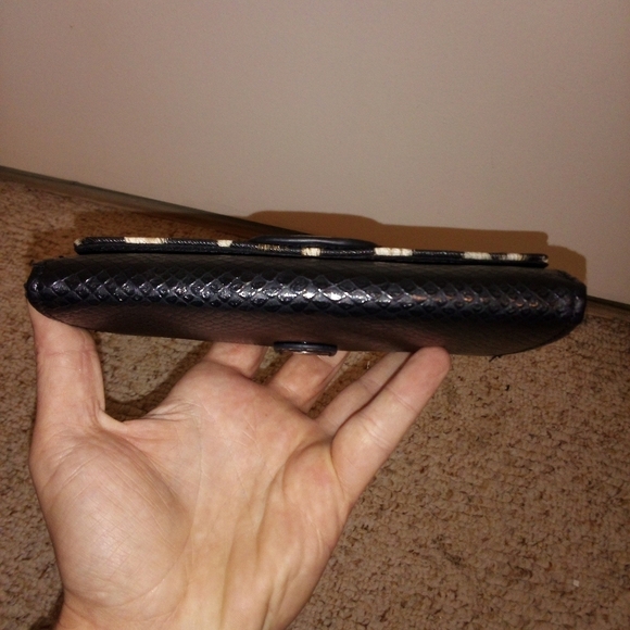 Kathy Van Zeeland wallet - Picture 2 of 7